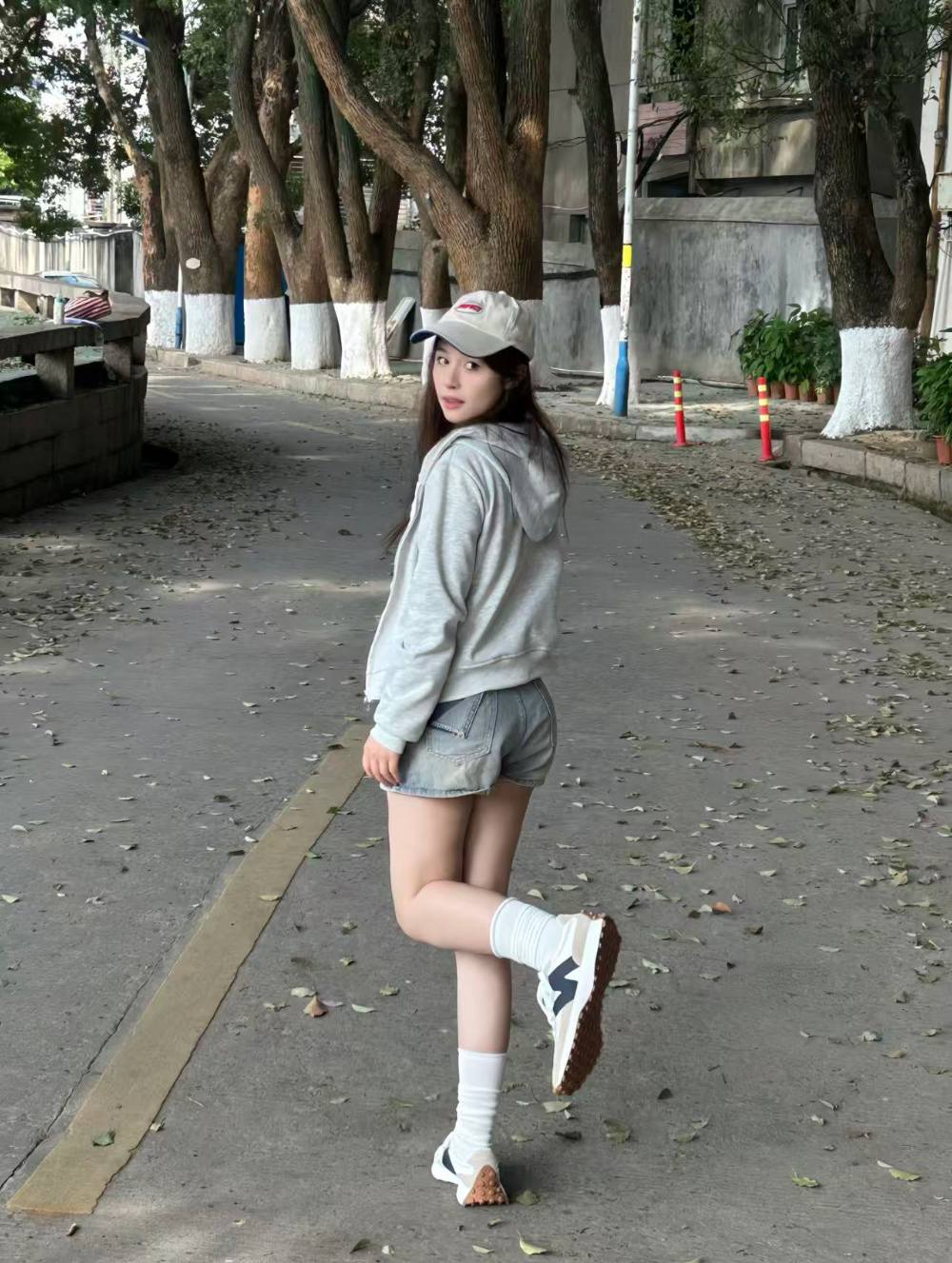 신발 모델 착용 이미지-S1L8